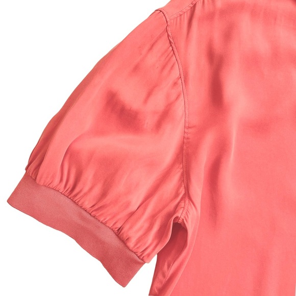 Equipment Femme Blouse, Silk Blend, Short Sleeves, Pleated Details, Size Medium - Picture 4 of 7